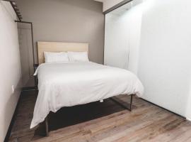 SOVA Micro-Room & Social Hotel, hotel in: Downtown Dallas, Dallas