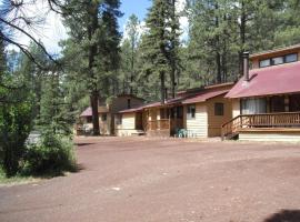 Greer Point Trails End Cabins, stuga i Greer