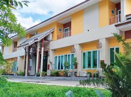 Nine Smiths Hotel Chiangmai, hotell i Chiang Mai