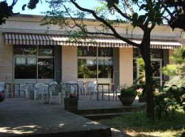 Auberge de Jeunesse HI Arles, Hostel in Arles