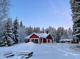 Beautiful house in the nature with private river access, hotell i Luleå