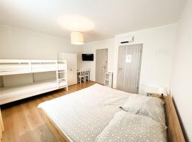 HOP HOUSE Garni Hotel, hotel en Postojna