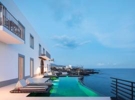 White Exclusive Suites & Villas, hotel sa Lagoa