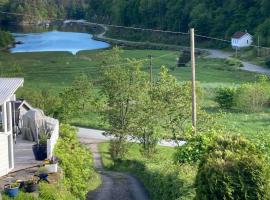 Anneks i naturskjønne Gitlevåg, hotell i Lyngdal