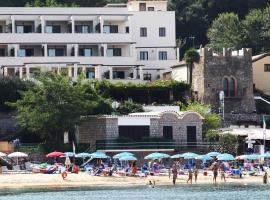 Hotel La Torre, hotel u gradu 'Palinuro'