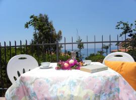 Charming House in Maratea Sea & Mountain Views, hotell sihtkohas Maratea