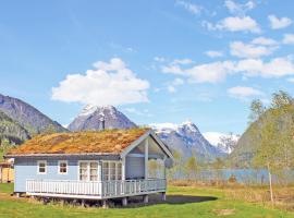 Cozy Home In Fjærland With House A Mountain View, hotell i Fjærland