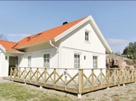 Pet Friendly Home In Fjällbacka With Wifi