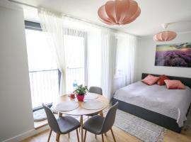 Seaside apartment Albatross, spa and pool โรงแรมราคาถูกในĶesterciems