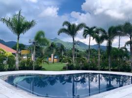 3 Peaks Resort & Boutique Hotel, hotel sa Lipa