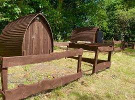 Escape Pod Camping - Wooden Tents, hotel u gradu 'Gorebridge'