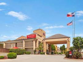 Ramada by Wyndham San Antonio Near SeaWorld - Lackland AFB, hotel a San Antonio