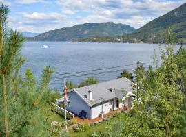 Beach Front Home In Jondal With House Sea View, hotell i Jondal