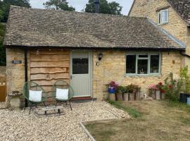 Cosy Cotswolds Self-Contained One Bedroom Cottage, hotell i Chipping Norton