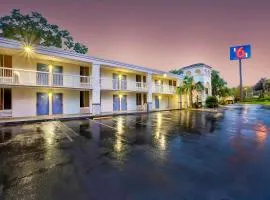 Motel 6-Gainesville, FL