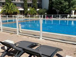 Hotel Résidence Anglet Biarritz-Parme โรงแรมใกล้สนามบินเบียร์ริตซ์ - BIQในอองเกลต์