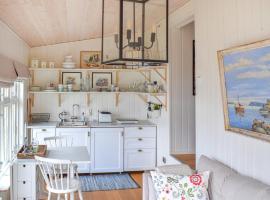 Stunning Home In Skånevik With House Sea View, hotel em Tveitavoll