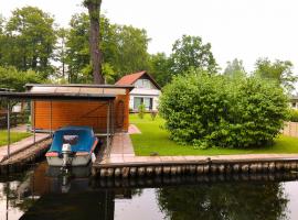 Ferienhaus direkt an der Spree mit Whirlpool und Sauna, hotell i Berlin