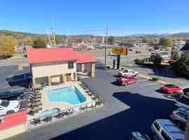 Super 8 by Wyndham Pigeon Forge Downtown, hotelli kohteessa Pigeon Forge