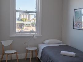 Seven Seas Hotel, hotel perto de Aeroporto de Newcastle - Williamtown - NTL, Carrington