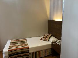 Hostal Los Coronales: Madrid'de bir otel