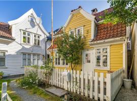 Charming Bergen house, rare historic house from 1779, Whole house, feriebolig i Bergen