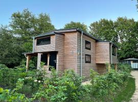 Tiny House am Veluwemeer im Europarcs Bad Hoophuizen、フルスホルストのホテル