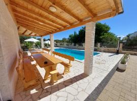 Pranjic Delux Guest House, hotel di Vodice