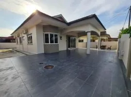 Air-home No 9 Kampung Boyan, 4BR, 9pax, Netflix