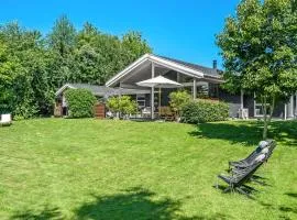 4 Bedroom Lovely Home In Gilleleje