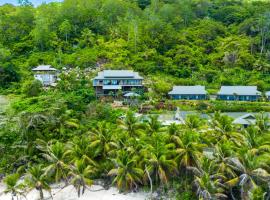 Paradise Chalets Yoga & Wellness, hótel í Takamaka