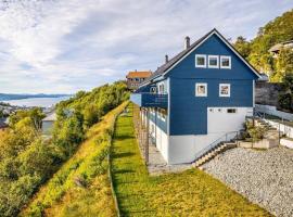 Cosy house with sunny terrace, garden and fjord view, hotel in Bergen