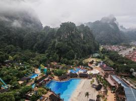 Cozy Suite with 270 Degree Mountain and Theme Park Views，怡保的度假住所