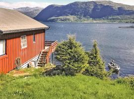 Stunning Home In Måløy With Kitchen, hotell i Måløy