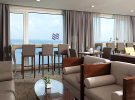 Crowne Plaza Tel Aviv Beach, an IHG Hotel, отель в Тель-Авиве