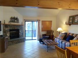 Cozy Flagstaff Home in Cool Pines - Country Club, stuga i Flagstaff