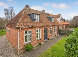 Lovely Home In Sønderborg With Kitchen, hotel sa Sønderborg