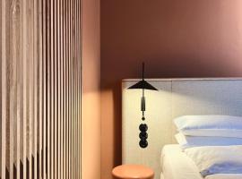 ADELANTE Boutique Hotel, hotel din Berlin