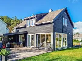 Gorgeous Home In Risør With Wifi