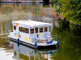 Hausboot FIONA im Yachthafen Berlin-Schmöckwitz auf der Spree und dem Müggelsee von Anfang April bis Ende Oktober, hotell i Berlin