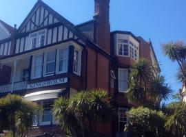 Kingsholm Guest House، فندق في توركواي