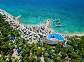 Amadria Park Camping Sibenik Mobile Homes، مكان تخييم فخم في شيبينيك