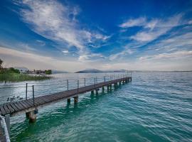 Hotel Aurora: Sirmione'de bir otel