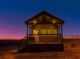 037 Tiny Home nr Grand Canyon South Rim Sleeps 8, hotel em Valle