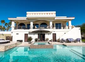 Luxury Estate in Prime Location w Panoramic views of Lake Havasu, hotel en Lake Havasu City