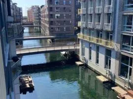 Apartment with canal view