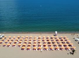 Palm Beach Hotel - All Inclusive with Free beach package & Private Beach, хотел в района на Първа линия, Златни пясъци, Златни пясъци