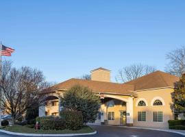 Days Inn & Suites by Wyndham Cherry Hill - Philadelphia: Cherry Hill şehrinde bir otel