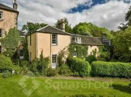 Powis House Mid Cottage