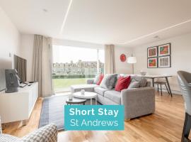 Luxury Apartment with Balcony, Free Parking, hotel em St Andrews